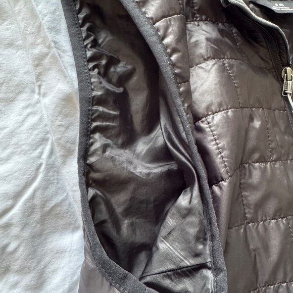 Patagonia Men’s Nano Puff Vest Black Small - Picture 8 of 13